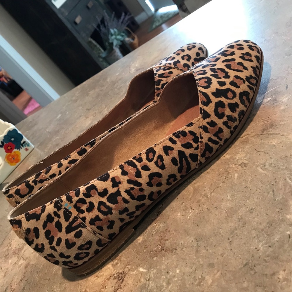Toms women’s cheetah flats!